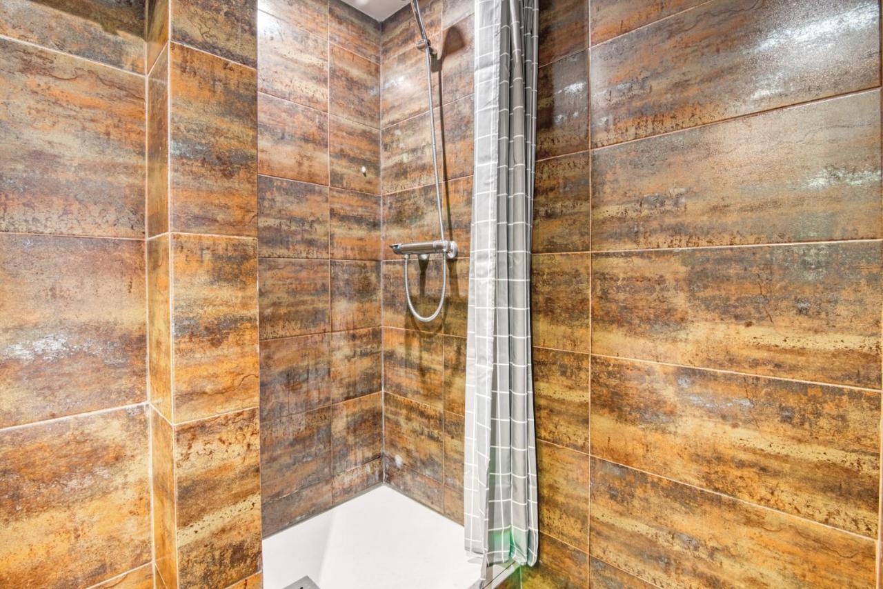 Cozy Penthouse, 20 Min To Downtown, Alcala Norte Madrid Exterior foto