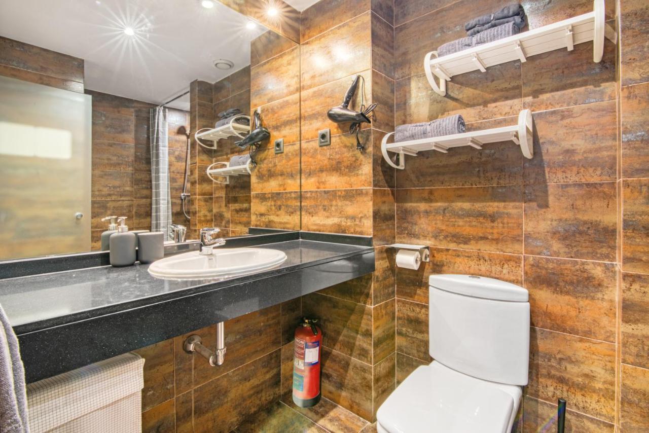 Cozy Penthouse, 20 Min To Downtown, Alcala Norte Madrid Exterior foto